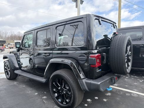 Used 2023 Jeep Wrangler Sahara w/ Cold Weather Group image 5