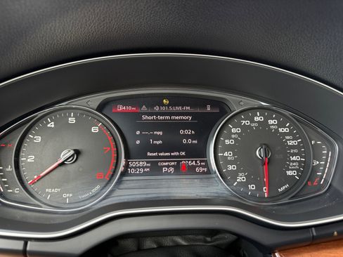 Used 2021 Audi Q5 Premium w/ Convenience Package image 10