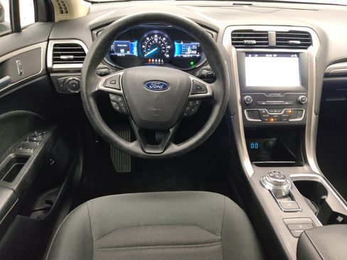 Used 2019 Ford Fusion SE FWD image 22