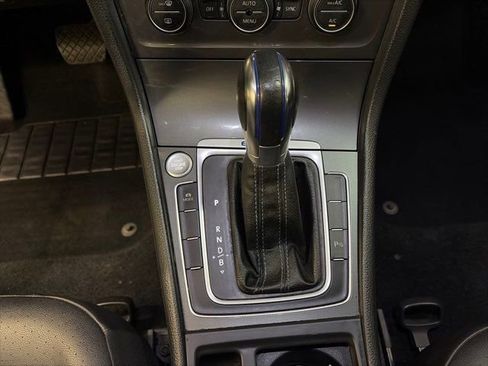 Used 2016 Volkswagen e-Golf SEL Premium image 22