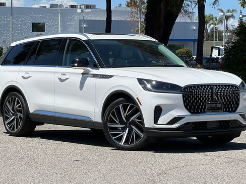 New 2026 Lincoln Aviator Reserve AWD/4WD image 2