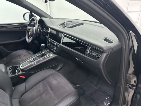 Used 2020 Porsche Macan Base image 27