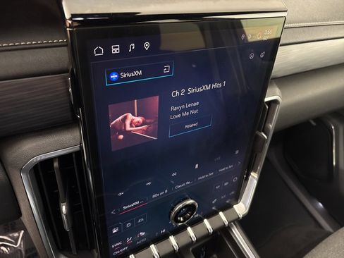 Used 2025 GMC Acadia Elevation image 26