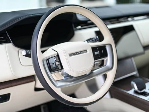 Used 2025 Land Rover Range Rover SE image 25