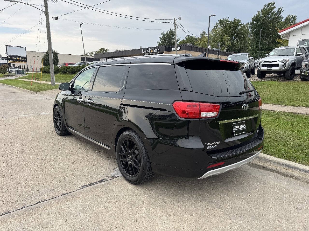 Used 2016 Kia Sedona SX Limited FWD image 3