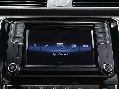 Used 2017 Volkswagen Passat 1.8T R-Line FWD image 19