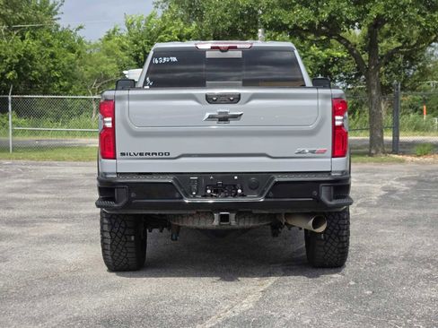 Used 2024 Chevrolet Silverado 2500 ZR2 w/ Technology Package AWD/4WD image 6
