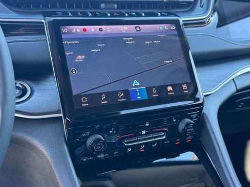 Used 2022 Jeep Grand Cherokee Limited 4xe image 23