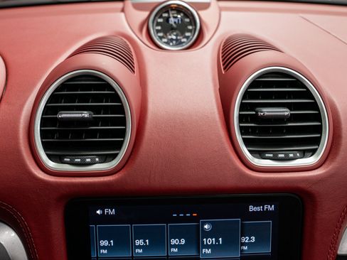 Used 2023 Porsche 718 Boxster Spyder RWD image 28