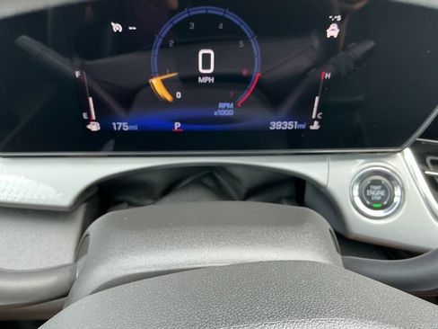 Used 2025 Chevrolet Trax LT FWD image 21