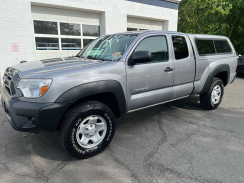 Used 2015 Toyota Tacoma 4x4 Access Cab w/ Convenience Package image 3