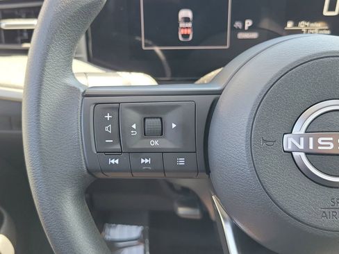 Used 2025 Nissan Kicks SV FWD image 7