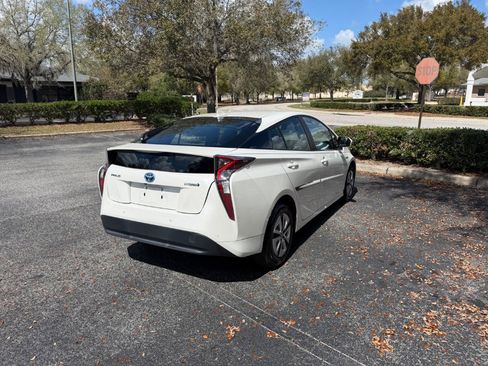 Used 2018 Toyota Prius Four image 9