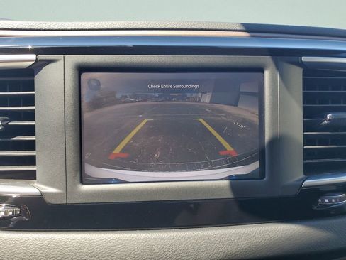 Used 2024 Chrysler Voyager LX image 17