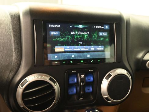 Used 2016 Jeep Wrangler Unlimited Sahara w/ Connectivity Group image 12