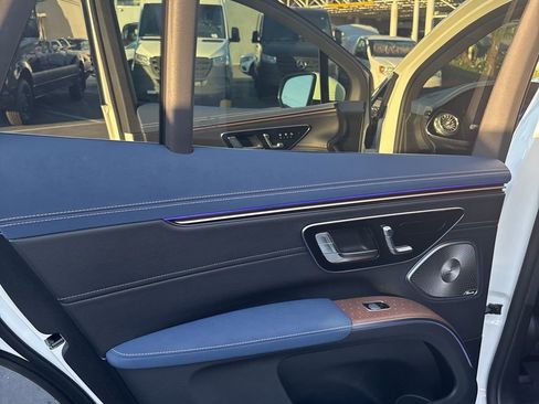 Certified 2023 Mercedes-Benz EQS 580 4MATIC SUV image 11