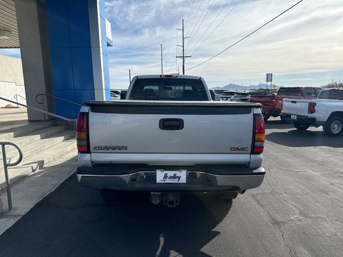 Used 2006 GMC Sierra 2500 SLE w/ Skid Plate Package image 4