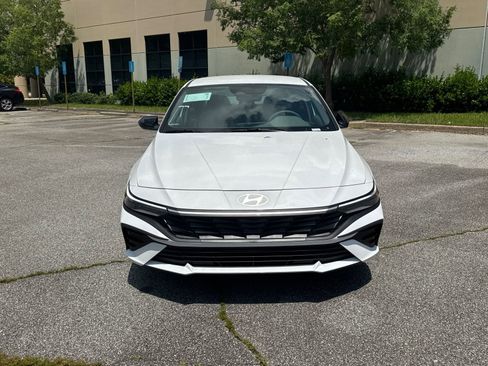 Certified 2025 Hyundai Elantra Sport image 2