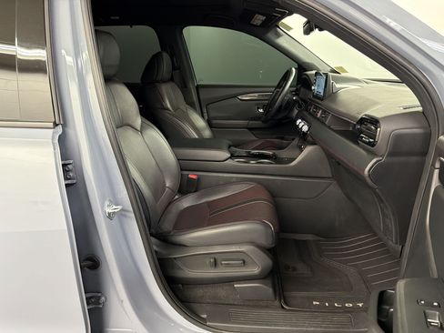 Certified 2025 Honda Pilot Black Edition image 25