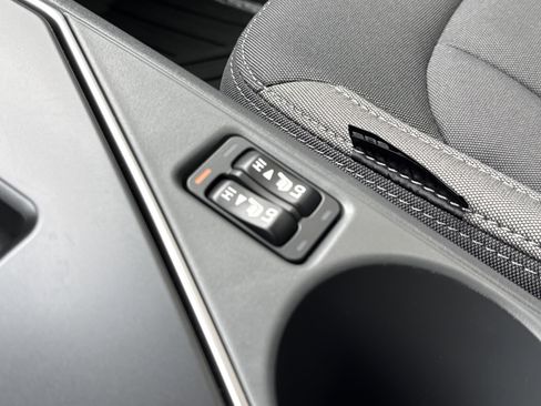 Used 2025 Subaru Crosstrek 2.0i Premium image 33