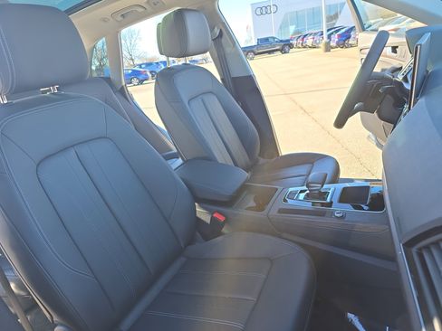 Certified 2025 Audi Q5 2.0T Premium w/ Convenience Plus Package image 10