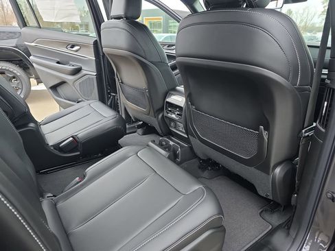 New 2025 Jeep Grand Cherokee L Limited w/ Trailer Tow Package image 11