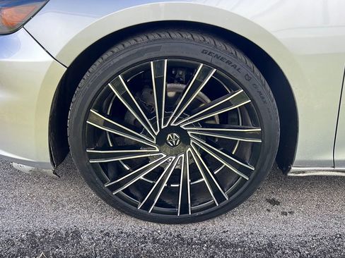 Used 2019 Chevrolet Malibu LT w/ Driver Confidence Package image 8