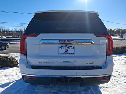 Used 2022 GMC Yukon SLT w/ SLT Luxury Package image 3