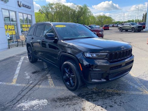 Used 2024 Jeep Grand Cherokee L Altitude AWD/4WD image 7