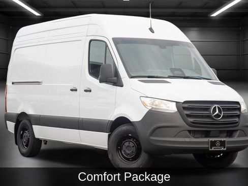 Used 2025 Mercedes-Benz Sprinter 2500 image 3
