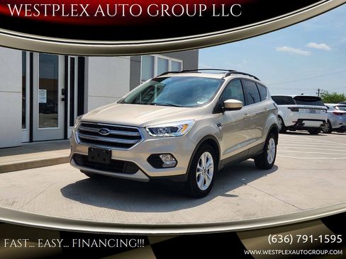Used 2017 Ford Escape SE w/ SE Leather Comfort Package FWD image 1