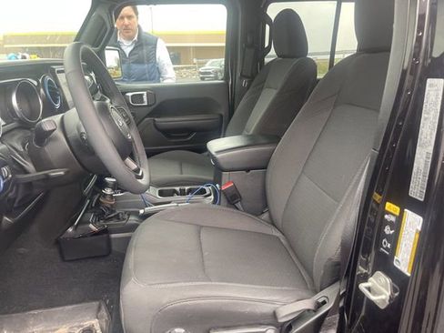 Used 2023 Jeep Wrangler Unlimited Sport image 15