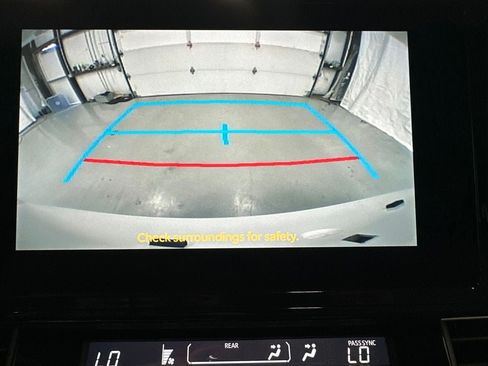 Used 2025 Toyota Sienna LE FWD image 34