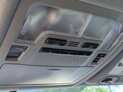 Used 2015 Toyota Highlander Limited AWD/4WD image 15