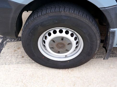 Used 2016 Mercedes-Benz Sprinter 2500 image 9