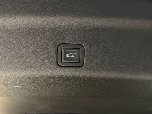 Used 2025 Cadillac Escalade ESV Luxury RWD image 50
