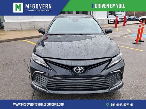 Used 2021 Toyota Camry LE image 9