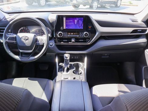 Used 2023 Toyota Highlander LE image 7