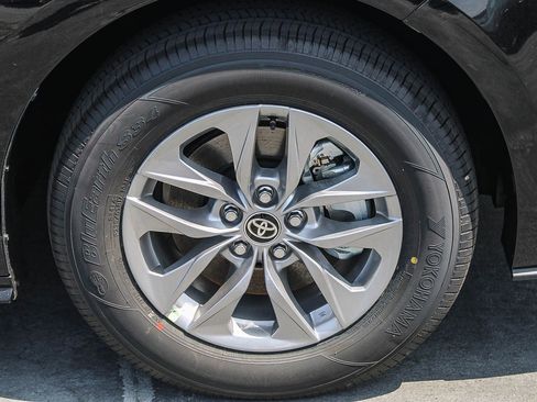 New 2026 Toyota Sienna LE FWD image 11