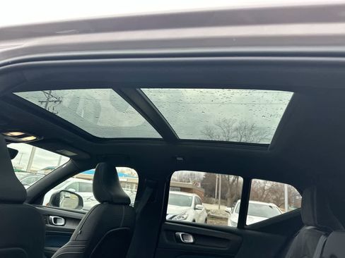 Used 2023 Volvo XC40 Recharge Ultimate image 23