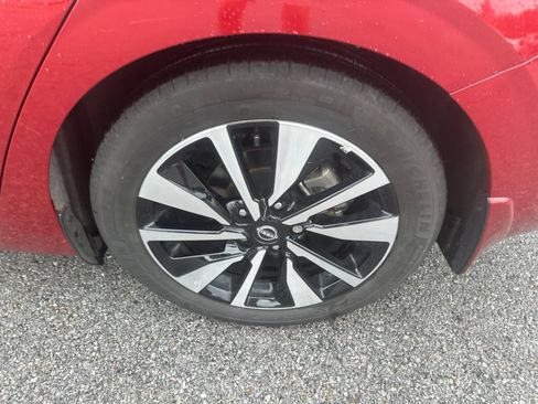 Used 2025 Nissan Sentra SV w/ SV Premium Package FWD image 9