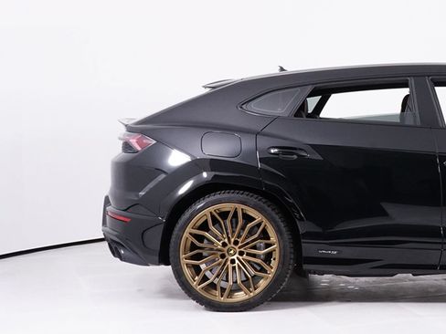 Used 2025 Lamborghini Urus Performante AWD/4WD image 14