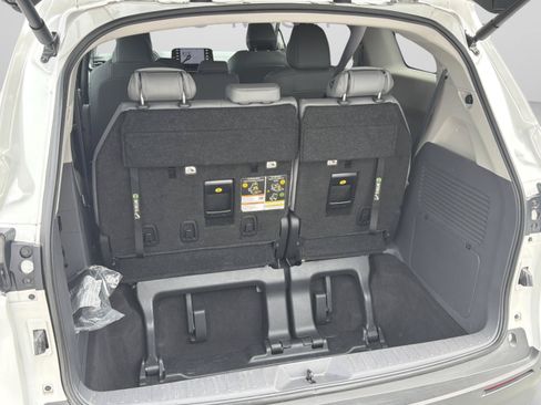 Used 2023 Toyota Sienna XLE FWD image 28