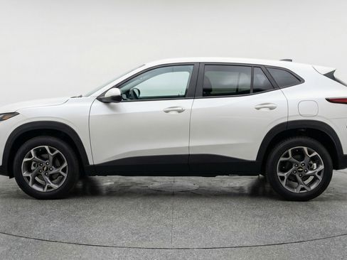 Used 2025 Chevrolet Trax LT FWD image 5