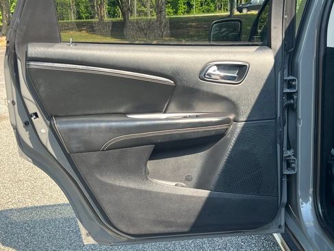 Used 2020 Dodge Journey Crossroad FWD image 12