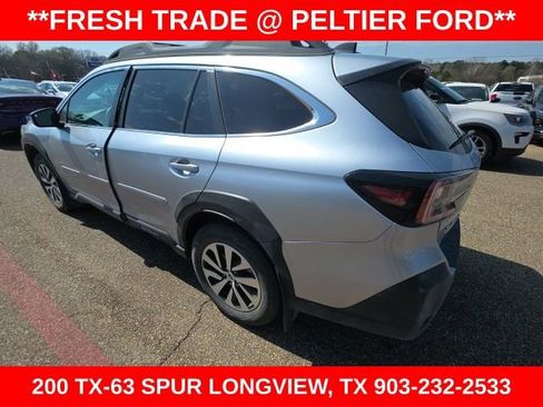 Used 2025 Subaru Outback Premium image 5