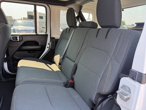 Used 2025 Jeep Wrangler Unlimited Sahara AWD/4WD image 22
