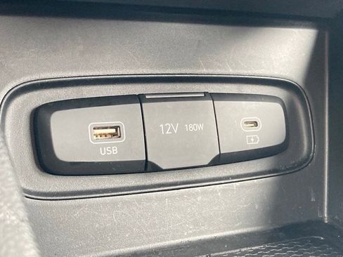 Used 2025 Hyundai Venue SEL image 24