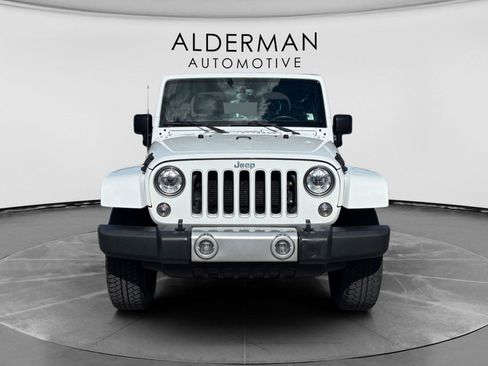 Used 2017 Jeep Wrangler Sahara w/ Connectivity Group AWD/4WD image 8