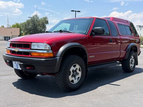 Used 1998 Chevrolet S10 Pickup LS w/ Preferred Equipment Group AWD/4WD image 11
